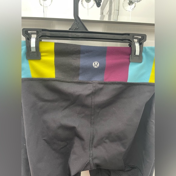 Lululemon Journey Cropped Black Leggings with colourful waist - Picture 7 of 8